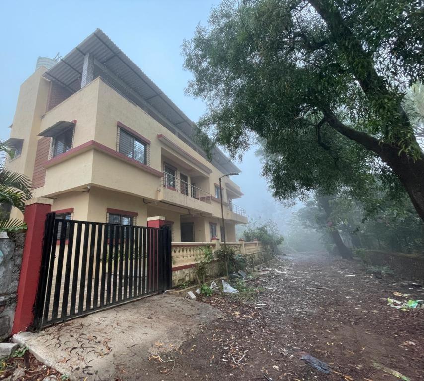 Hotel Phoenix Lonavala Esterno foto
