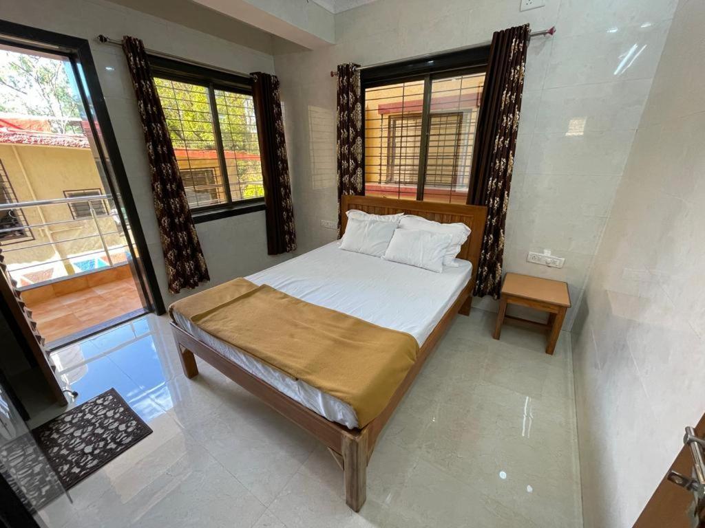Hotel Phoenix Lonavala Esterno foto