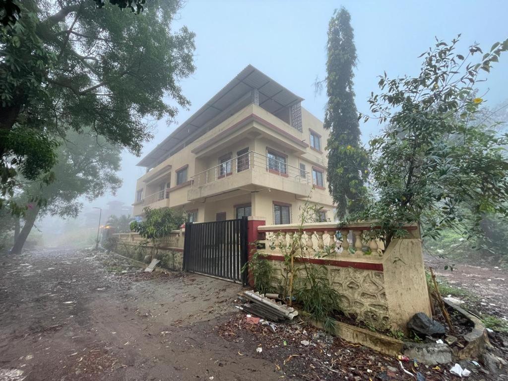 Hotel Phoenix Lonavala Esterno foto