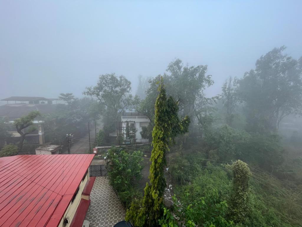 Hotel Phoenix Lonavala Esterno foto